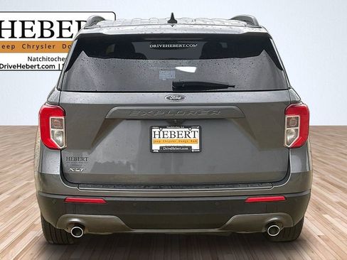 Used 2023 Ford Explorer XLT w/ Equipment Group 202A RWD image 4