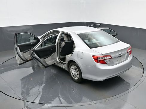 Used 2012 Toyota Camry LE image 24