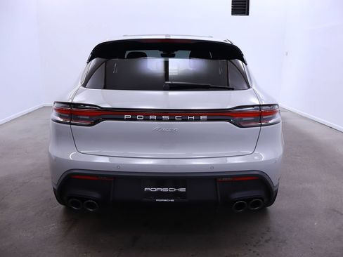 Certified 2025 Porsche Macan AWD/4WD image 6