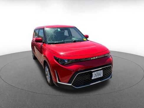 Used 2025 Kia Soul LX w/ LX Technology Package image 3