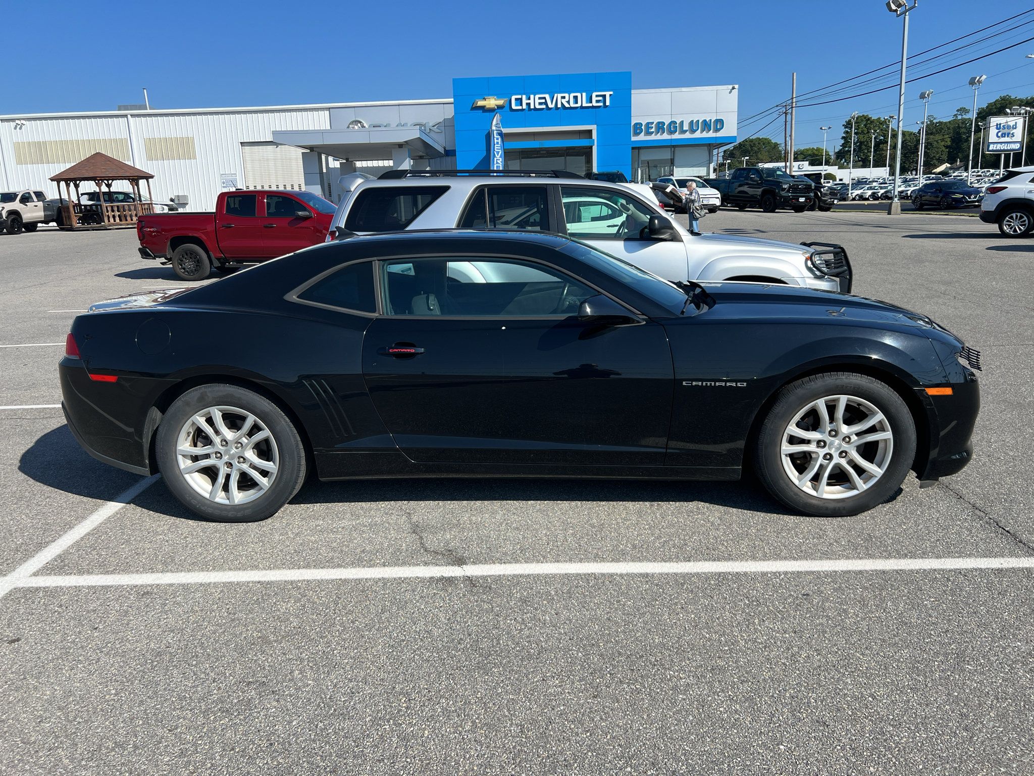 Used 2015 Chevrolet Camaro LT RWD image 17