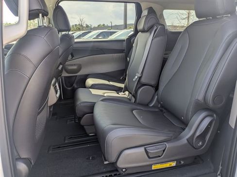New 2026 Kia Carnival LXS FWD image 13