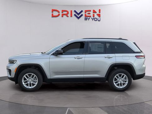 New 2025 Jeep Grand Cherokee Laredo X w/ Luxury Tech Group I image 2