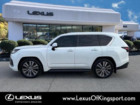 Used 2024 Lexus LX 600 4WD w/ Luxury Package image 2