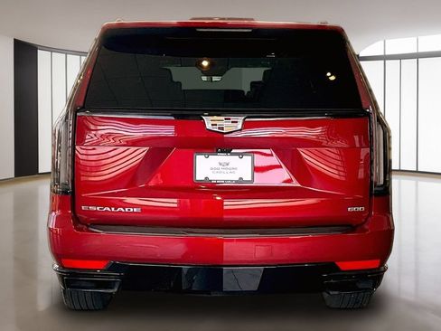 Certified 2024 Cadillac Escalade ESV Sport Platinum w/ Heavy-Duty Trailer Package AWD/4WD image 4