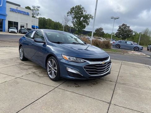 Used 2024 Chevrolet Malibu LT image 2