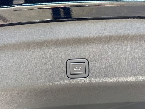 Used 2025 GMC Yukon XL Denali image 20