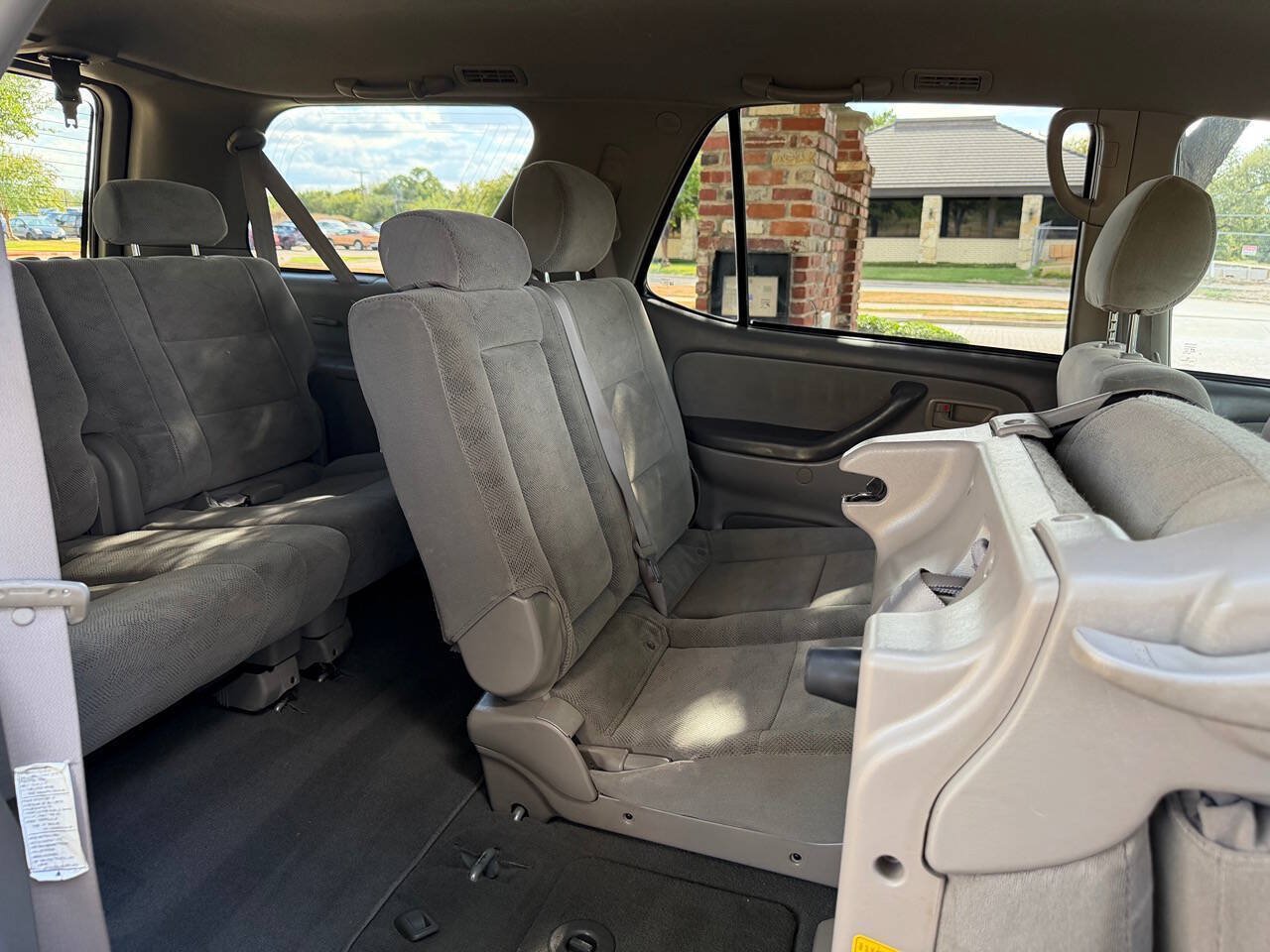 Used 2005 Toyota Sequoia SR5 w/ Towing Pkg RWD image 20