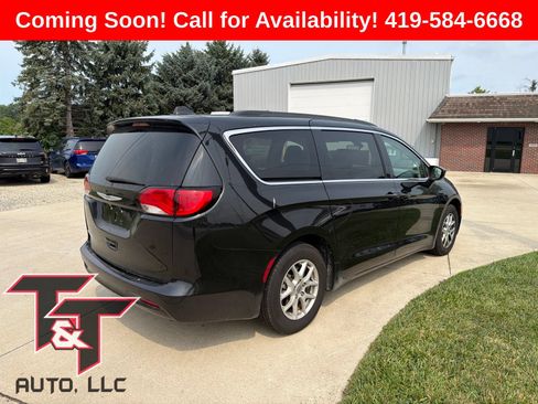 Used 2021 Chrysler Voyager Lxi FWD image 2