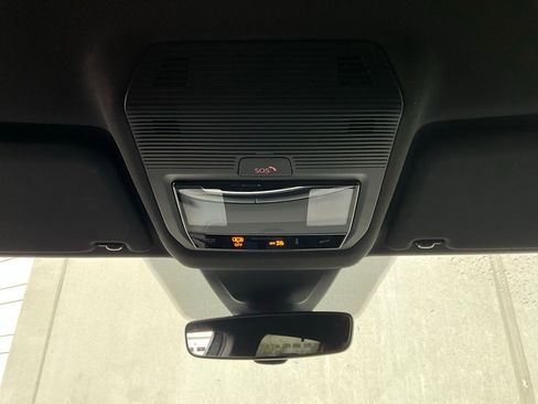 Used 2025 Volkswagen Atlas Cross Sport SE image 16