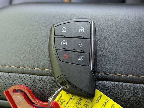 Used 2023 GMC Yukon AT4 AWD/4WD image 35