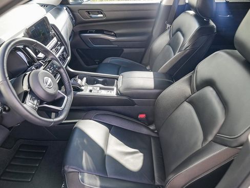 Used 2022 Nissan Pathfinder SL image 17