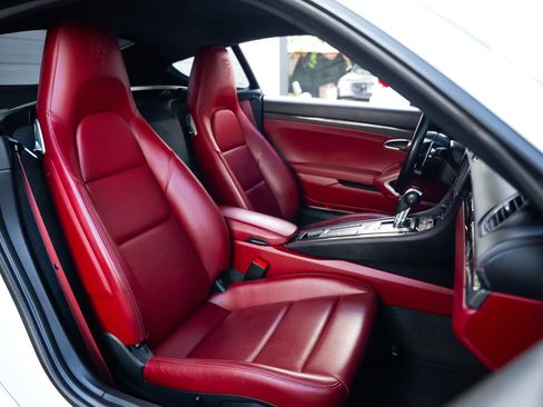 Used 2019 Porsche 718 Cayman w/ Sport Chrono Package RWD image 16