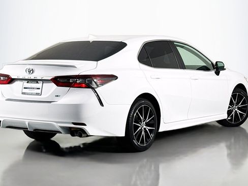 Used 2024 Toyota Camry SE image 11