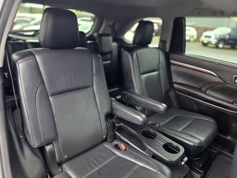 Used 2016 Toyota Highlander Limited Platinum image 33