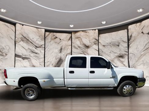 Used 2004 Chevrolet Silverado 3500 LS w/ Heavy-Duty Power Package AWD/4WD image 4