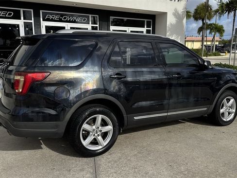 Used 2019 Ford Explorer XLT w/ Equipment Group 201A image 5