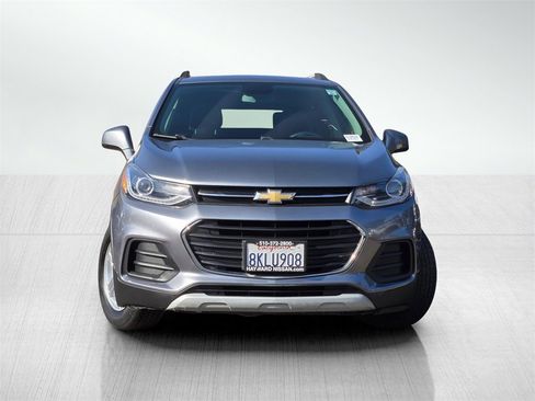 Used 2019 Chevrolet Trax LT w/ LT Convenience Package image 2