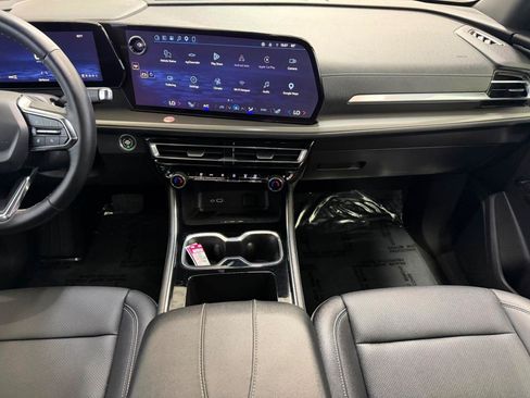 Used 2026 Chevrolet Traverse LT AWD/4WD image 40