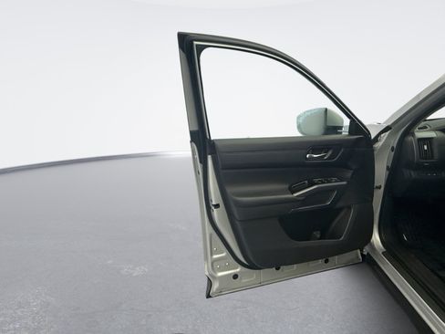 Used 2023 Nissan Pathfinder SL AWD/4WD image 9