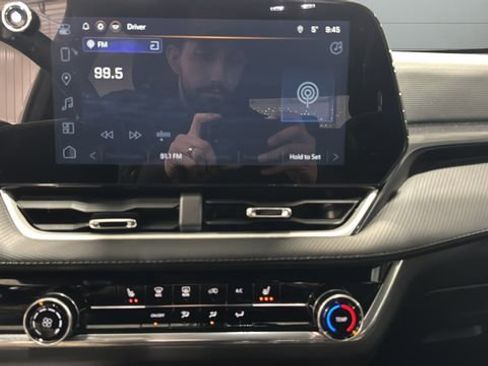 Used 2025 Chevrolet Equinox LT image 17