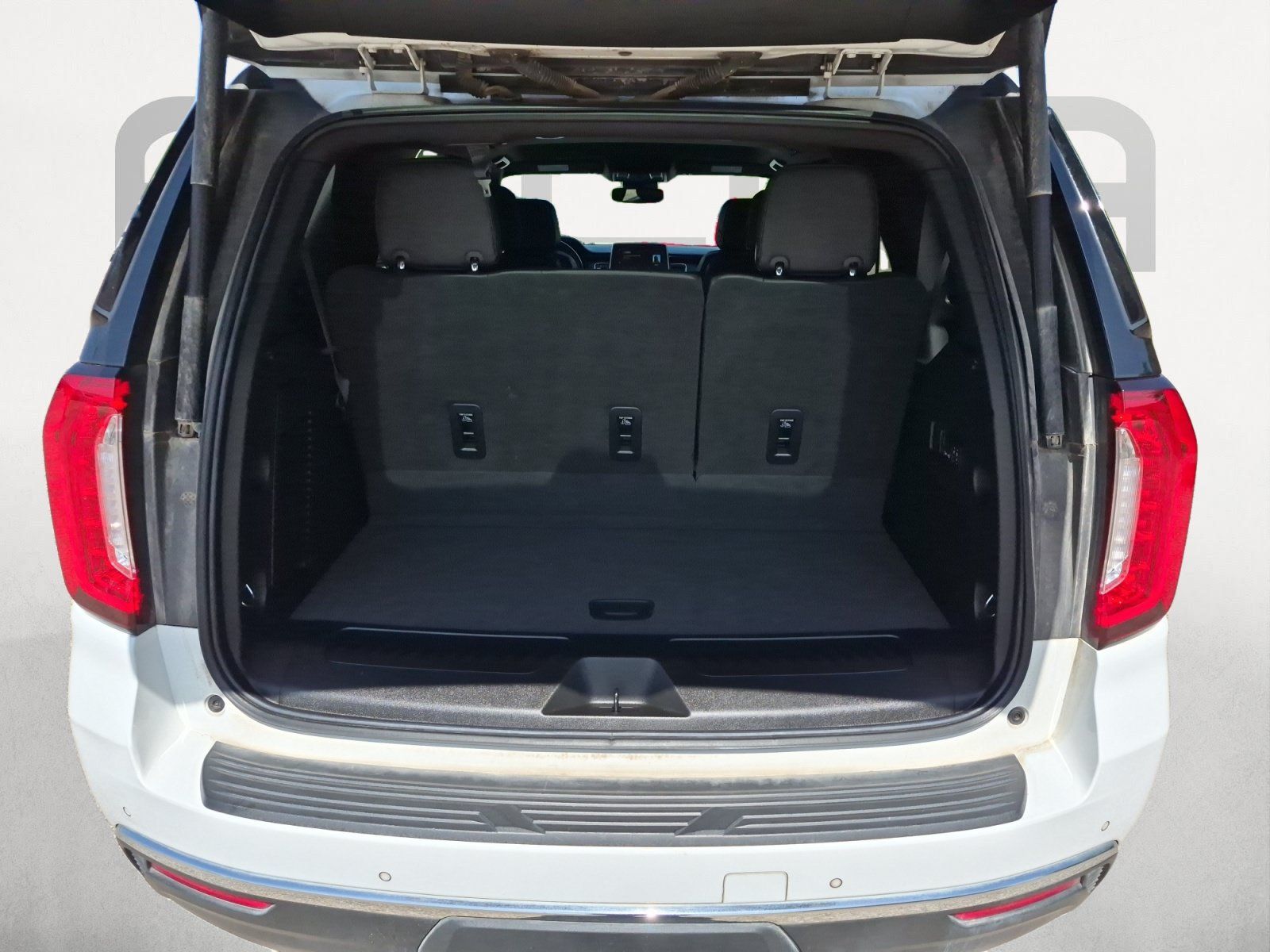 Used 2023 GMC Yukon SLT w/ SLT Luxury Package RWD image 12