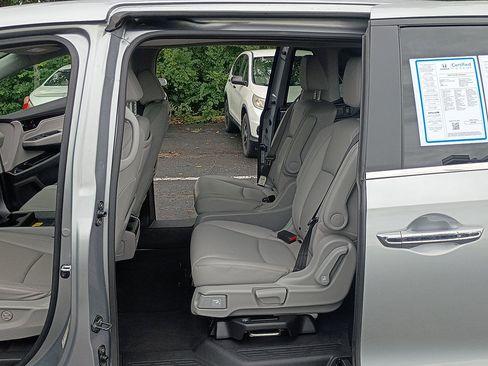 Used 2024 Honda Odyssey Touring image 12