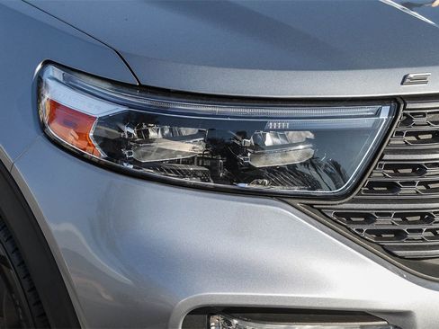 Used 2023 Ford Explorer XLT w/ Equipment Group 202A image 4