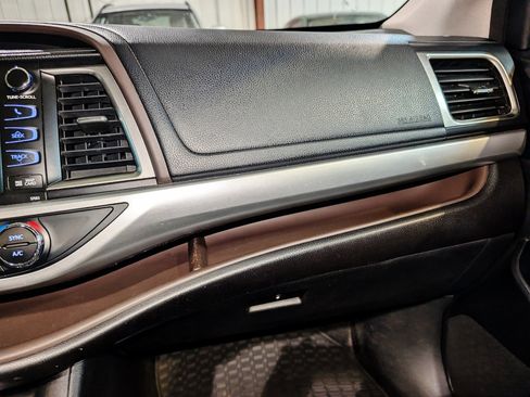 Used 2015 Toyota Highlander XLE image 39