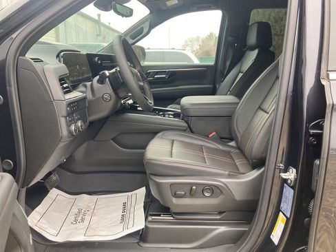 Used 2025 Chevrolet Tahoe High Country AWD/4WD image 9