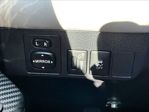 Used 2015 Toyota RAV4 XLE AWD/4WD image 34
