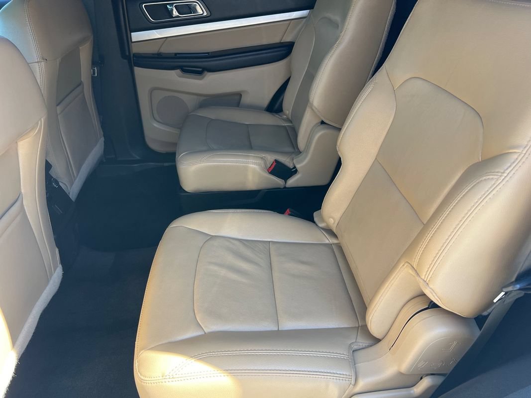 Used 2017 Ford Explorer XLT w/ Equipment Group 202A AWD/4WD image 12