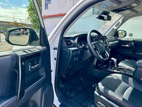Certified 2024 Toyota 4Runner TRD Off-Road Premium AWD/4WD image 9