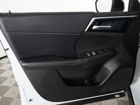 Used 2023 Mitsubishi Outlander SE AWD/4WD image 15
