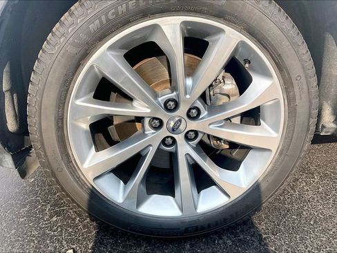 Certified 2023 Ford Explorer Platinum w/ Technology Package AWD/4WD image 8