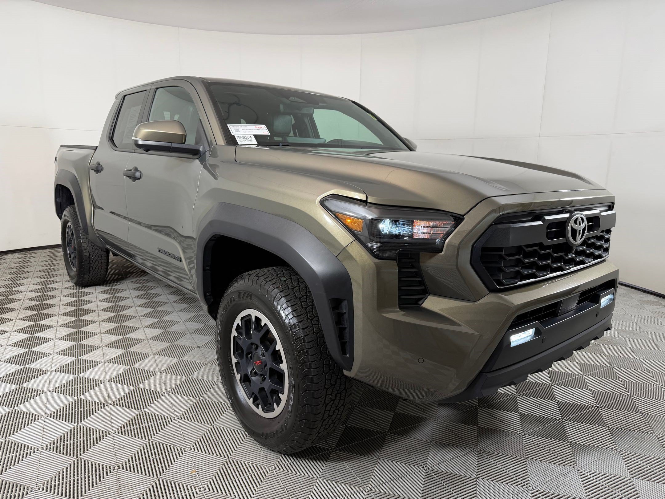 Used 2024 Toyota Tacoma TRD Off-Road w/ TRD Off Road Premium Package AWD/4WD image 7