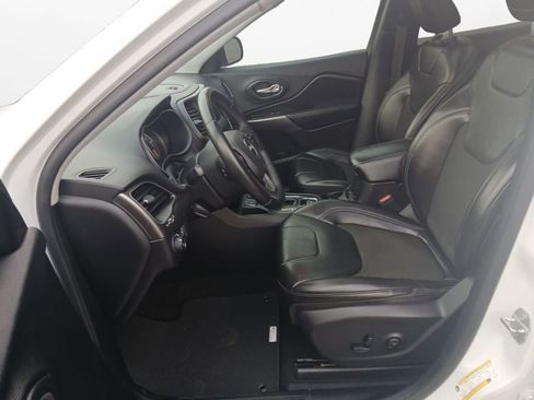 Used 2019 Jeep Cherokee Latitude Plus image 19