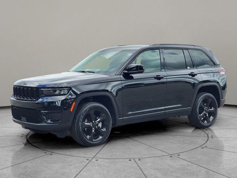 Certified 2024 Jeep Grand Cherokee Altitude AWD/4WD image 3