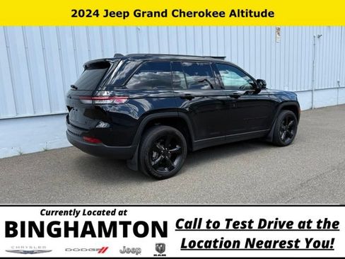 Used 2024 Jeep Grand Cherokee Altitude AWD/4WD image 5