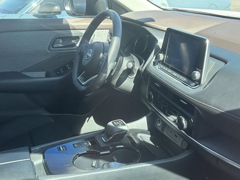 Used 2023 Nissan Rogue S FWD image 7