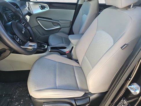 Used 2023 Kia Soul LX image 15