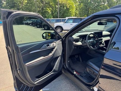 Used 2025 Ford Explorer ST AWD/4WD image 12
