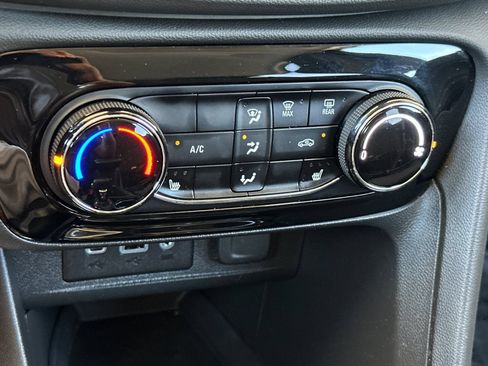 Used 2023 Buick Encore GX Preferred w/ Cold Weather Comfort Package FWD image 24