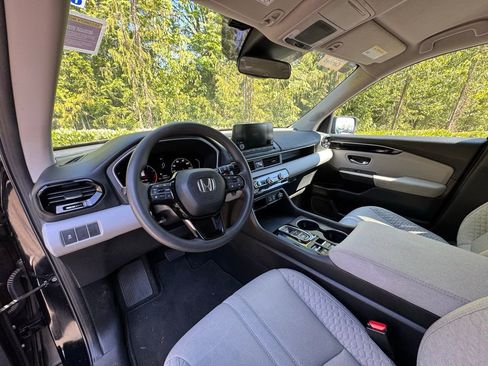 Certified 2023 Honda Pilot LX image 7