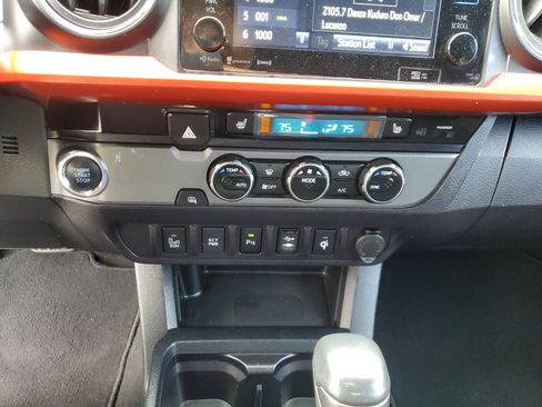 Used 2017 Toyota Tacoma TRD Sport w/ Premium & Technology Package image 18