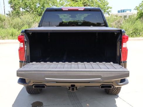 Used 2024 Chevrolet Silverado 1500 Custom Trail Boss w/ Dark Appearance Package AWD/4WD image 5