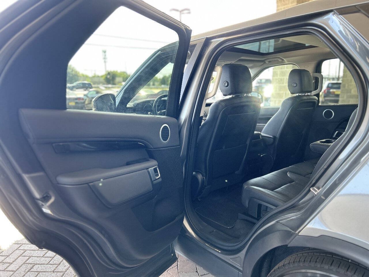 Used 2018 Land Rover Discovery SE AWD/4WD image 40
