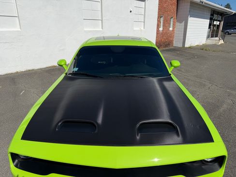 Used 2019 Dodge Challenger SRT Hellcat RWD image 30