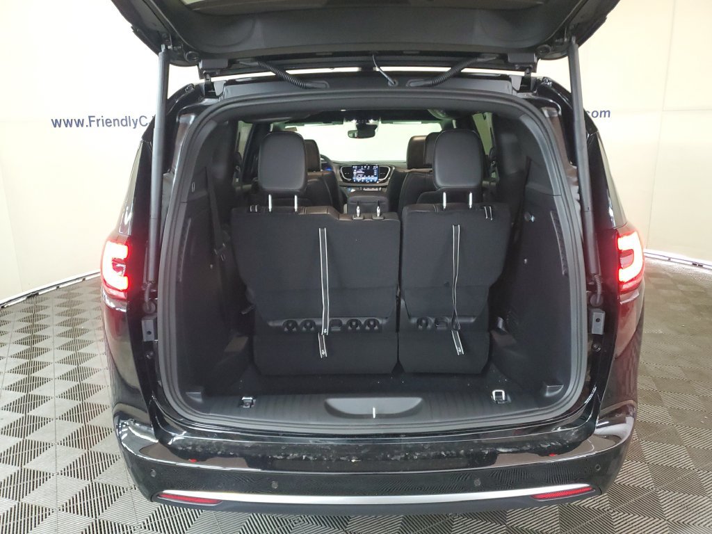 New 2027 Chrysler Pacifica Select FWD image 26