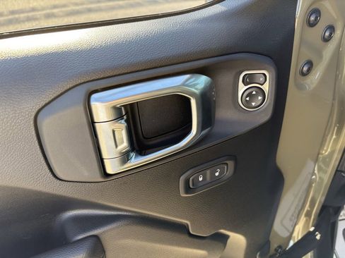 Used 2025 Jeep Wrangler Sport image 36